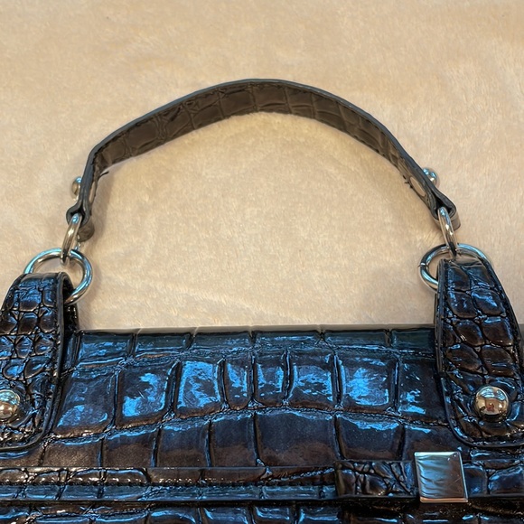 Guess Charcoal Grey Faux Crocodile Handbag w/ Magnetic Closure - Picture 4 of 9